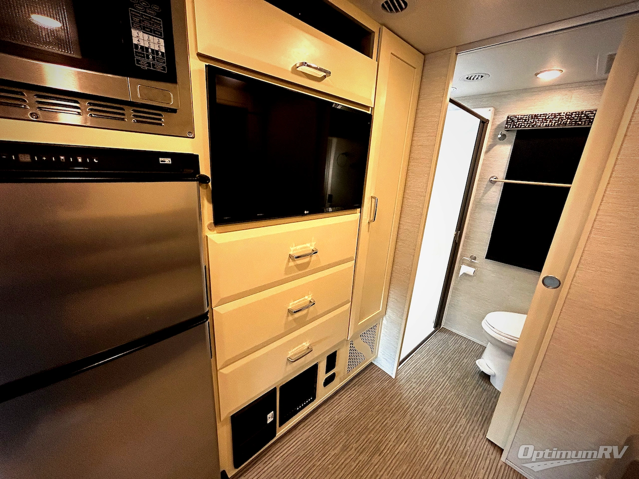 2022 Tiffin Wayfarer 25 RW Photo 17