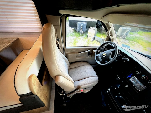 2020 Coachmen Leprechaun 270QB Chevy 4500 RV Photo 2