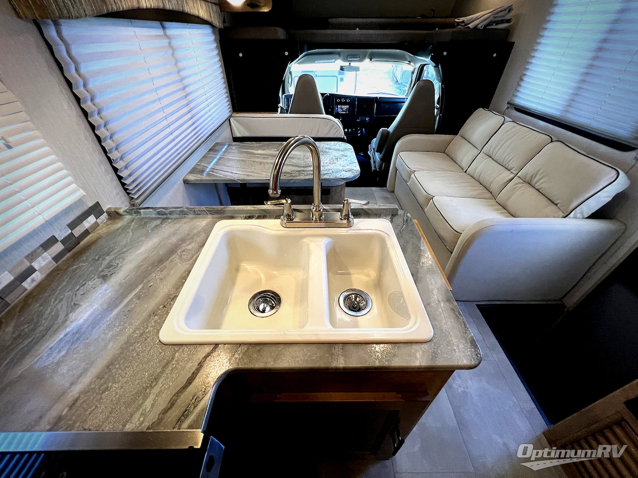 2020 Coachmen Leprechaun 270QB Chevy 4500 Photo 12