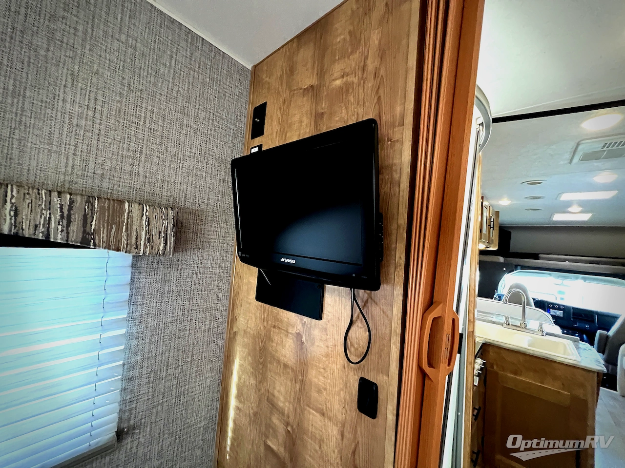 2020 Coachmen Leprechaun 270QB Chevy 4500 Photo 24