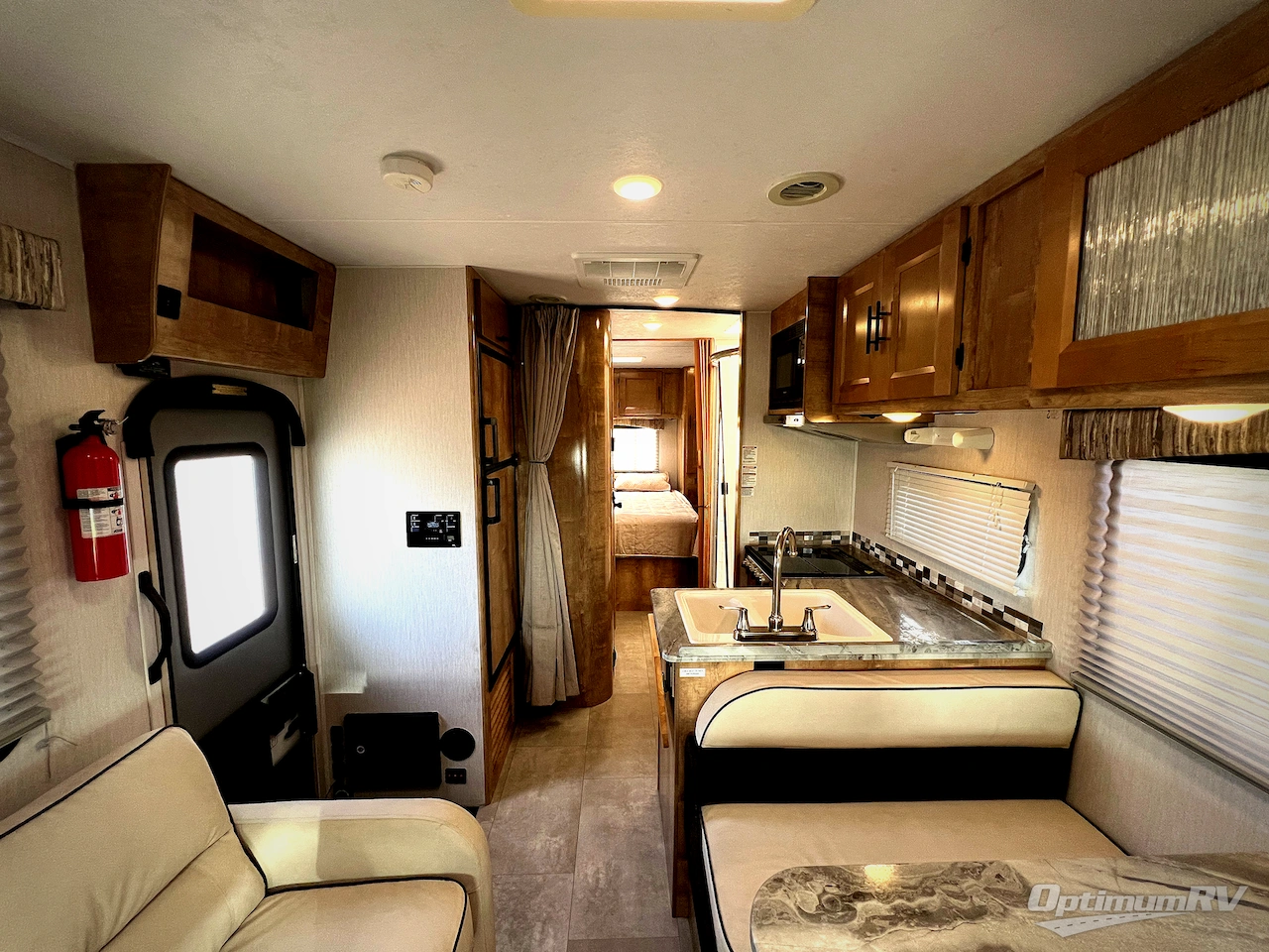 2020 Coachmen Leprechaun 270QB Chevy 4500 Photo 5