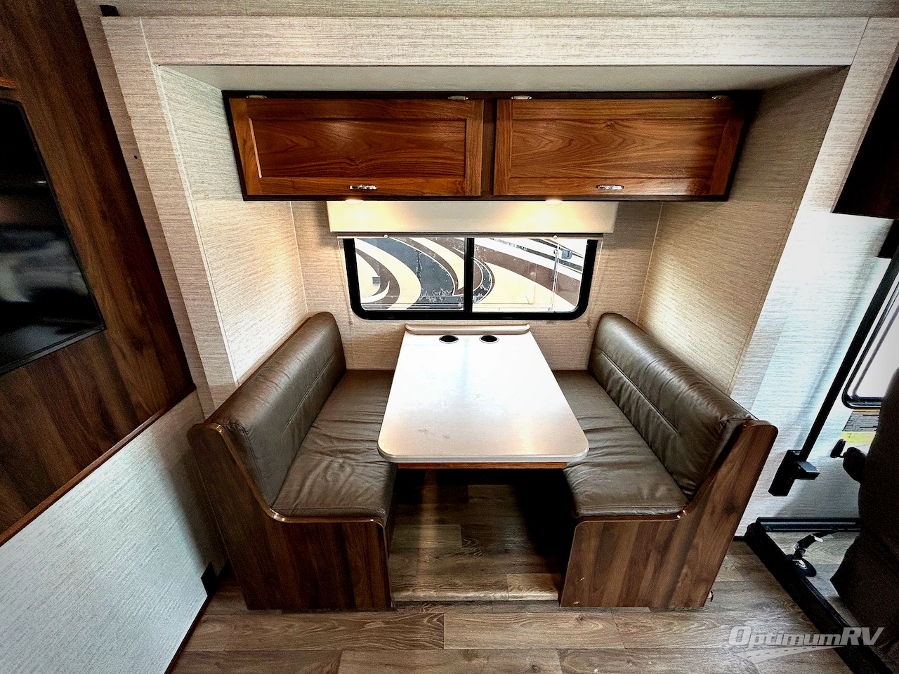 2020 Winnebago Intent 28Y Photo 8