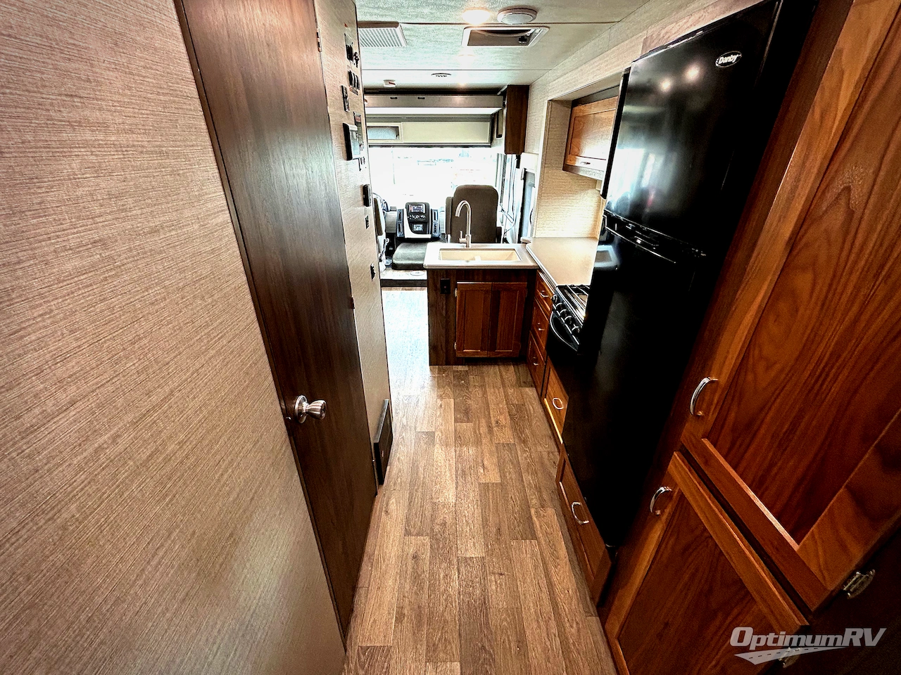 2020 Winnebago Intent 28Y Photo 7