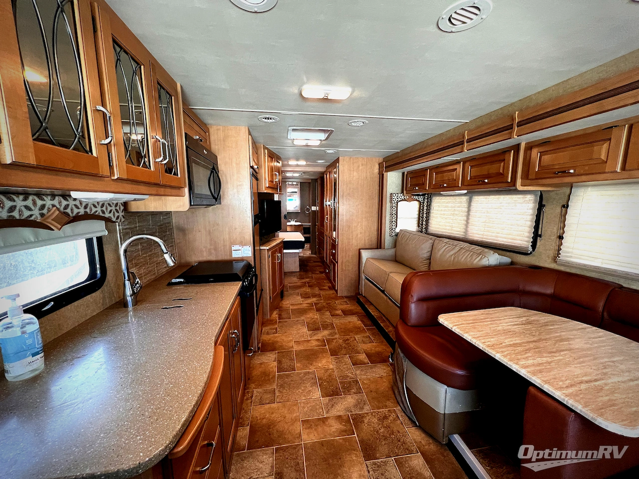2015 Thor Hurricane 34E Photo 4