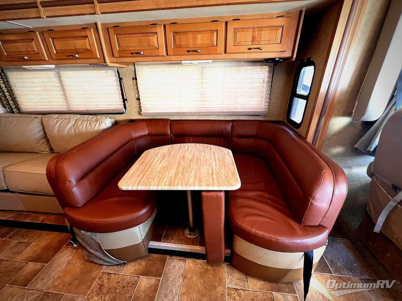 2015 Thor Hurricane 34E Photo 7
