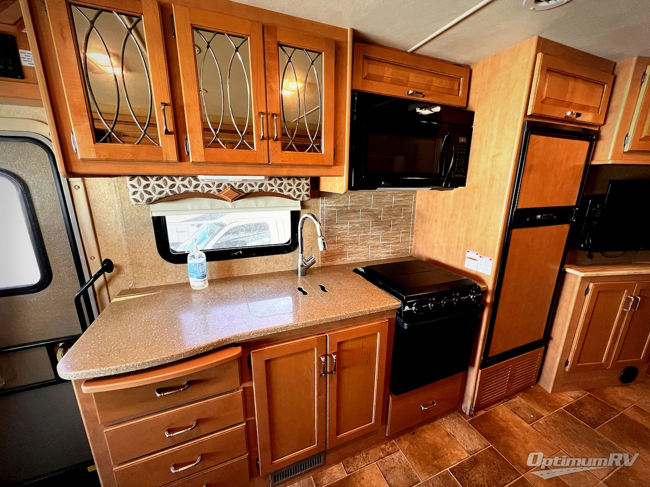 2015 Thor Hurricane 34E Photo 8