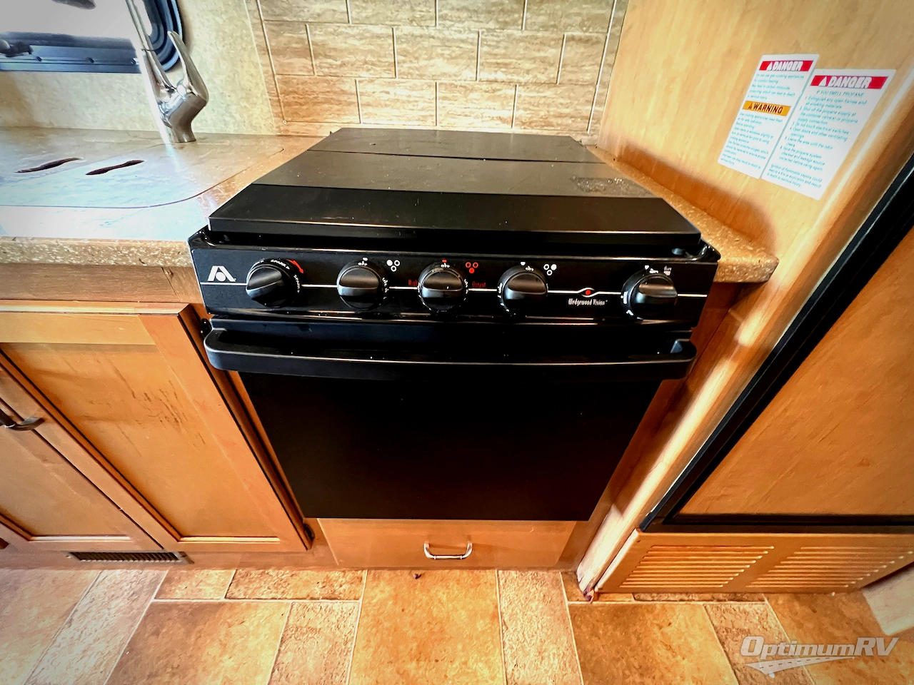 2015 Thor Hurricane 34E Photo 10