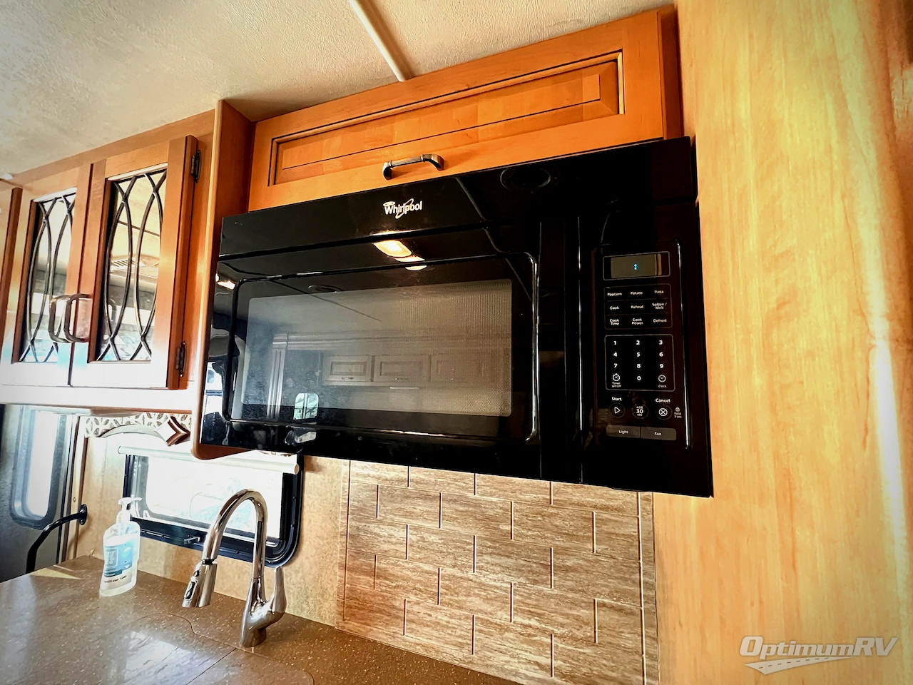 2015 Thor Hurricane 34E Photo 11