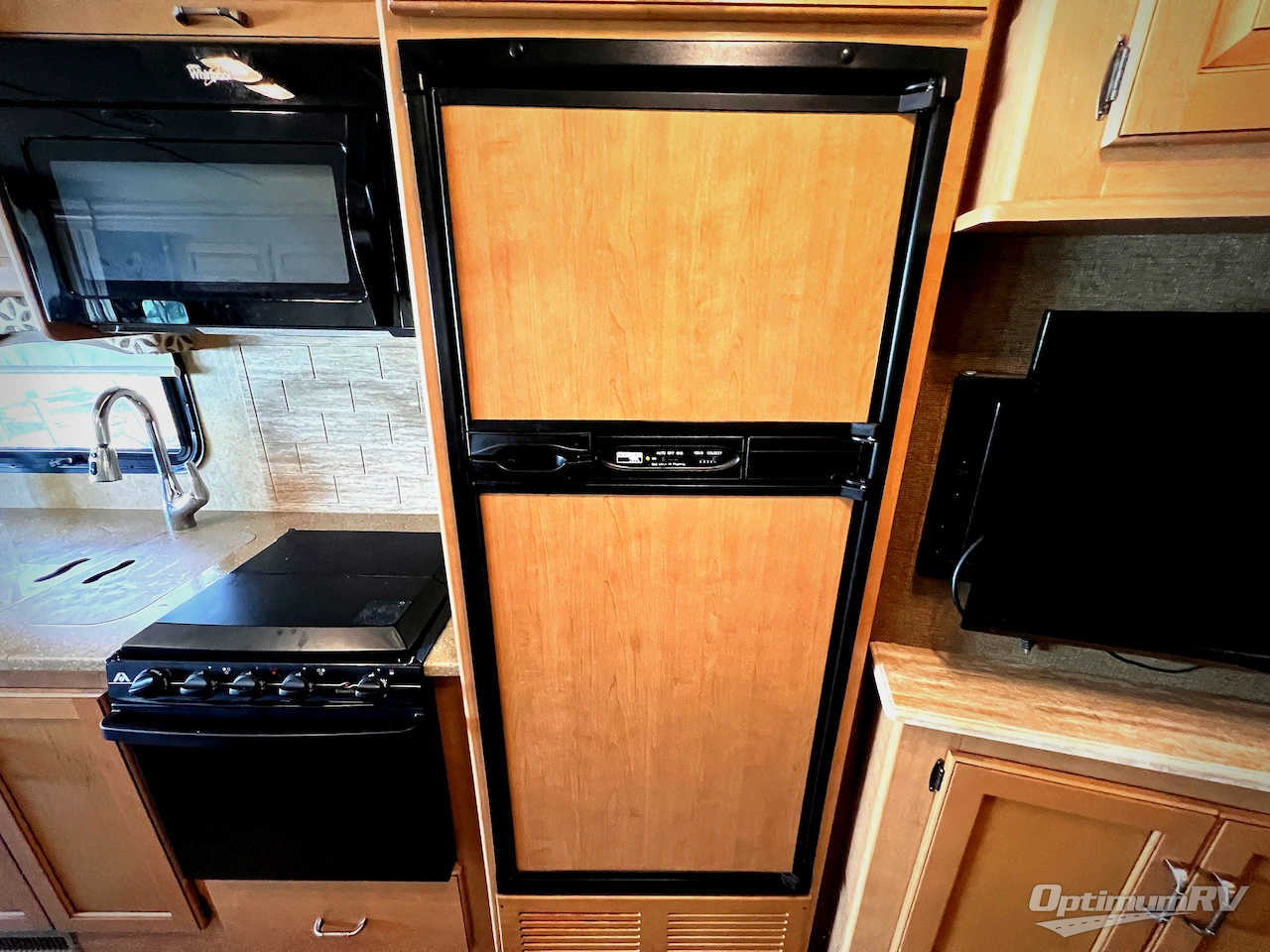 2015 Thor Hurricane 34E Photo 12