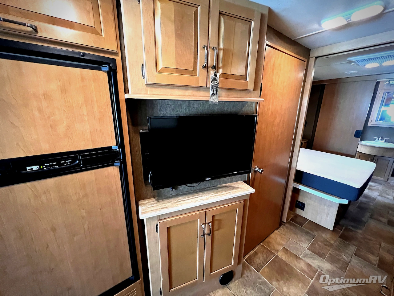 2015 Thor Hurricane 34E Photo 13