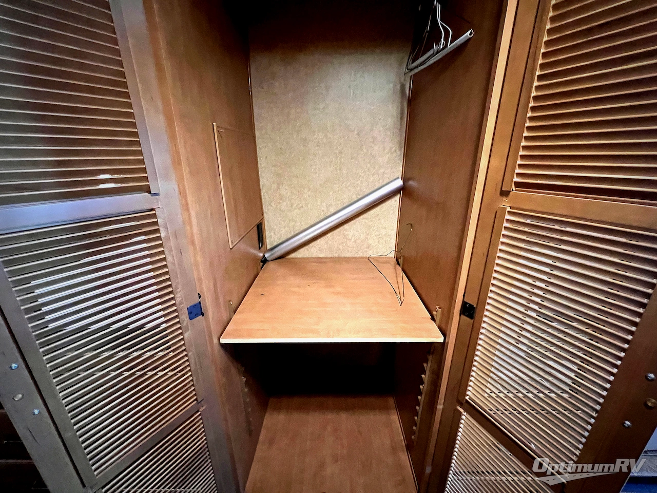 2015 Thor Hurricane 34E Photo 15