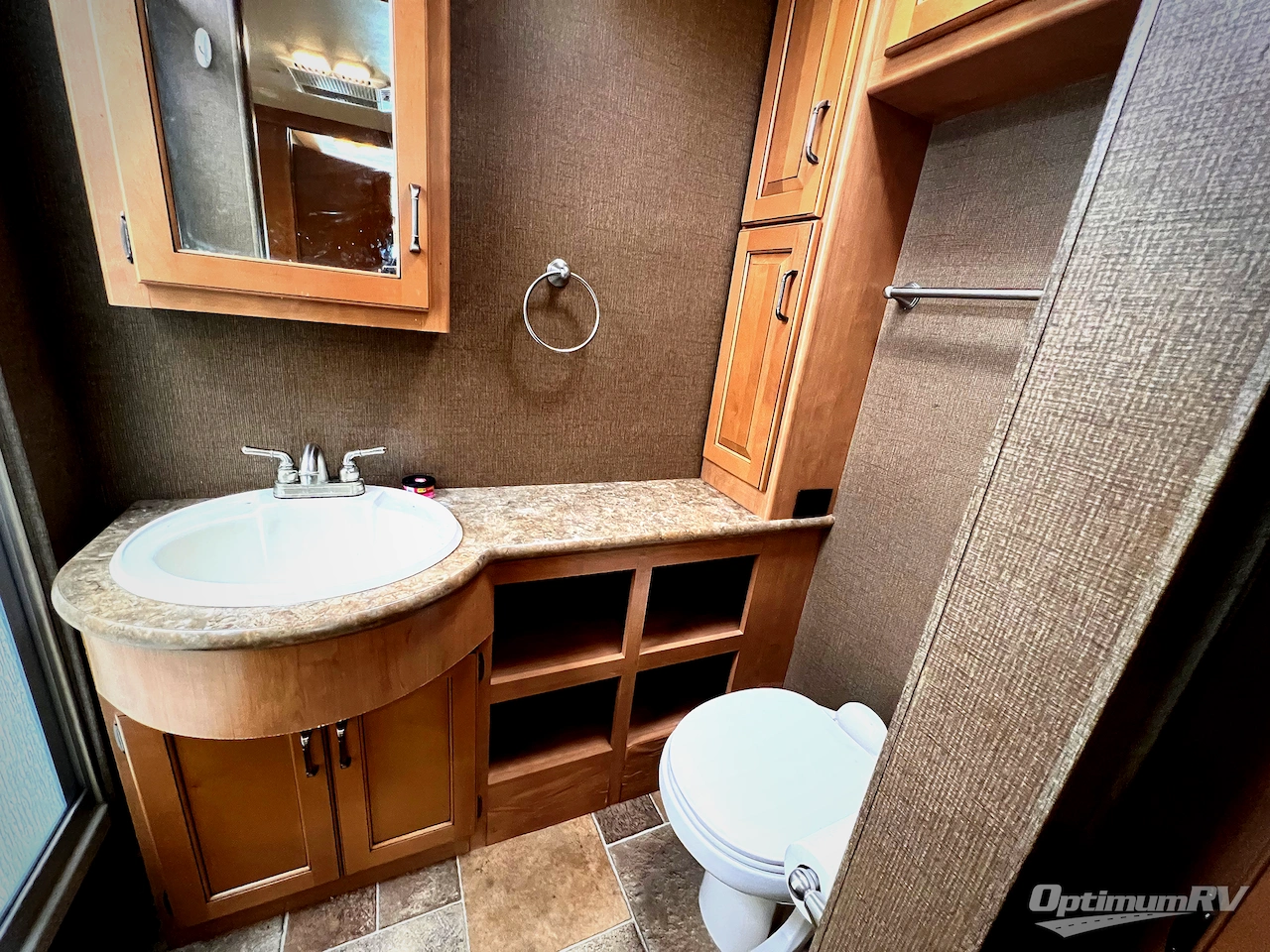 2015 Thor Hurricane 34E Photo 20