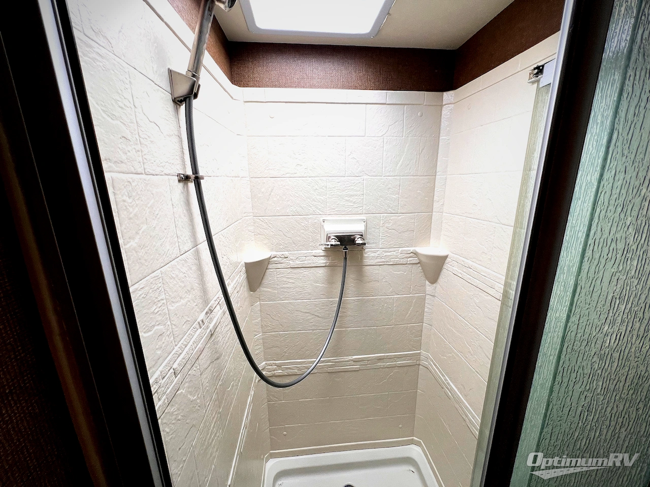 2015 Thor Hurricane 34E Photo 21