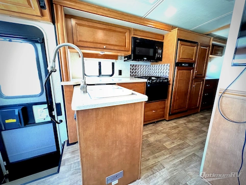 2018 Winnebago Sunstar LX 27N RV Photo 3
