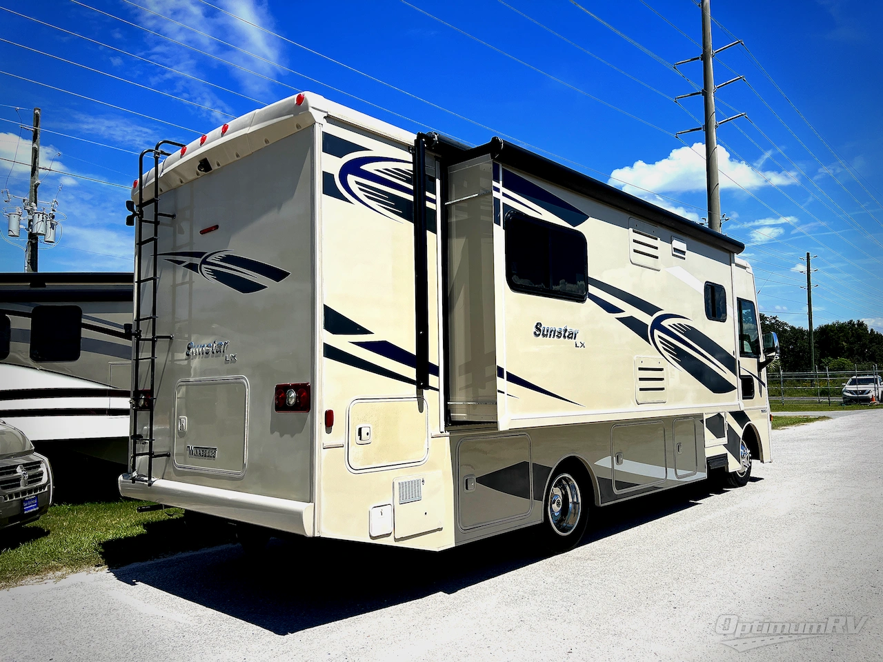 2018 Winnebago Sunstar LX 27N Photo 3
