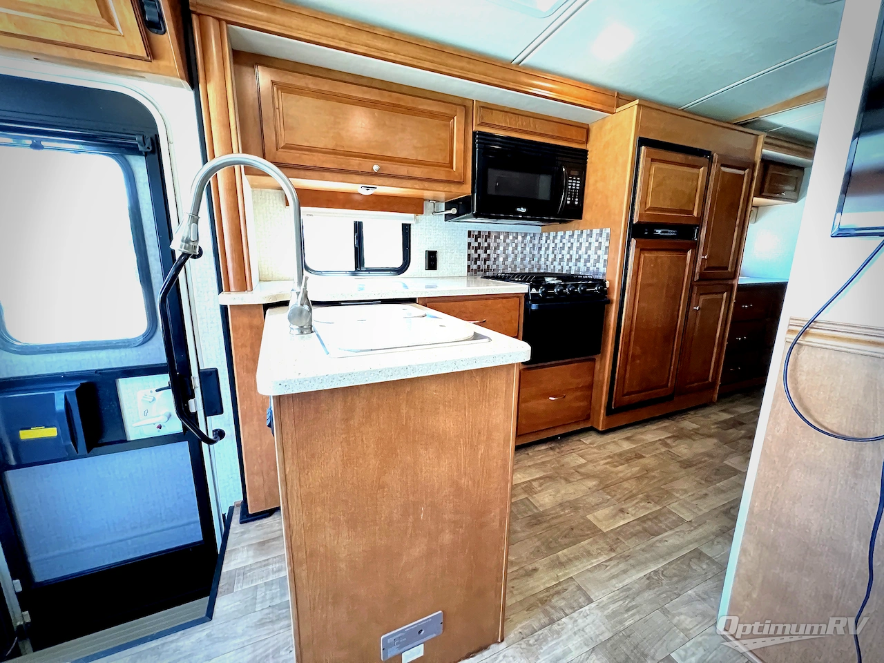 2018 Winnebago Sunstar LX 27N Photo 9