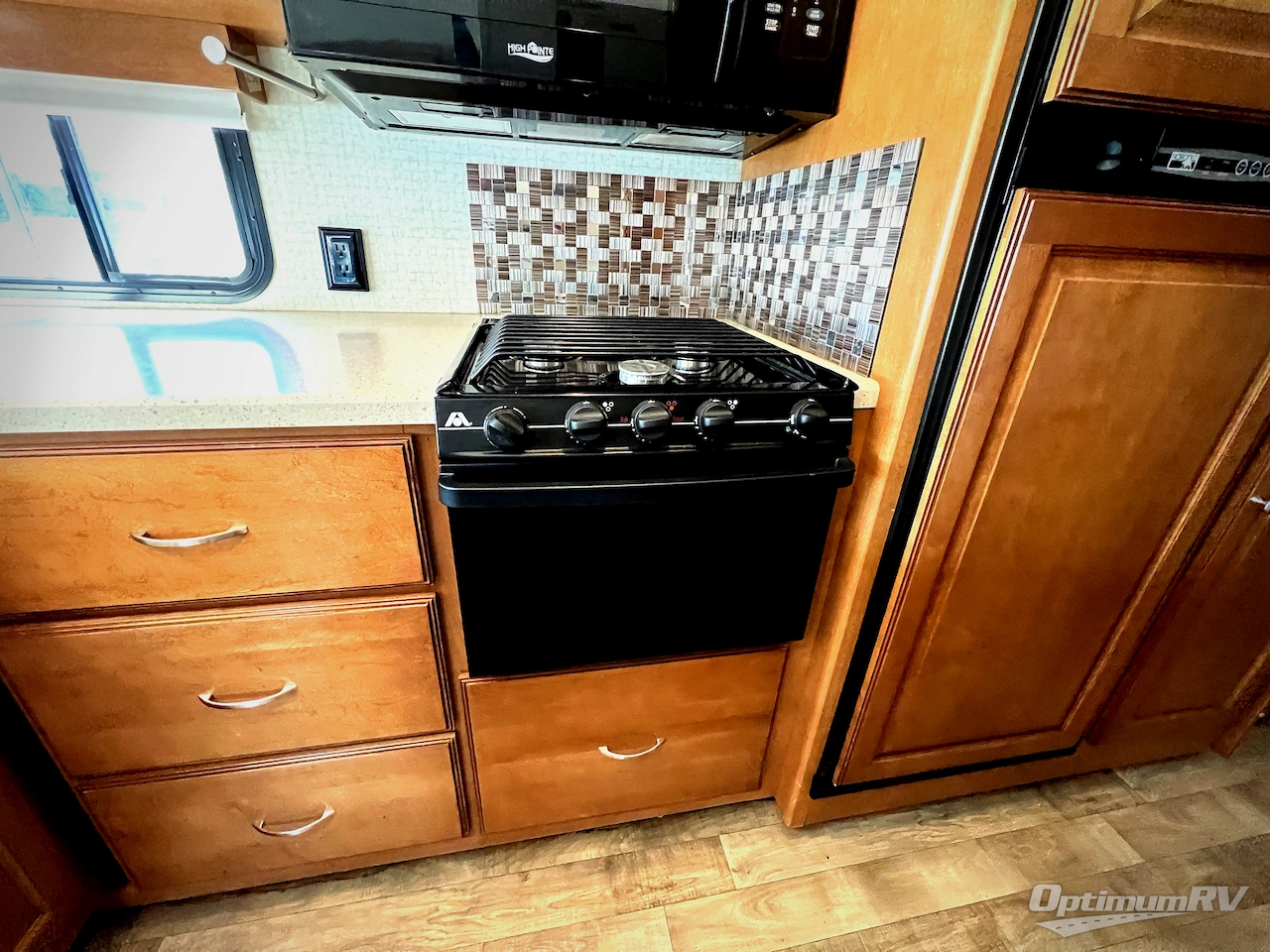 2018 Winnebago Sunstar LX 27N Photo 11