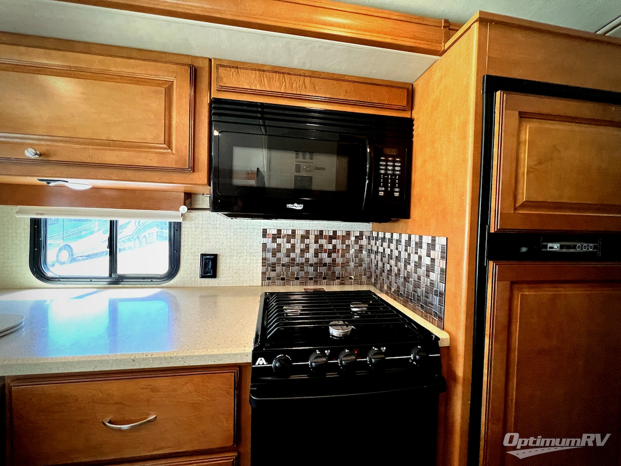 2018 Winnebago Sunstar LX 27N Photo 12