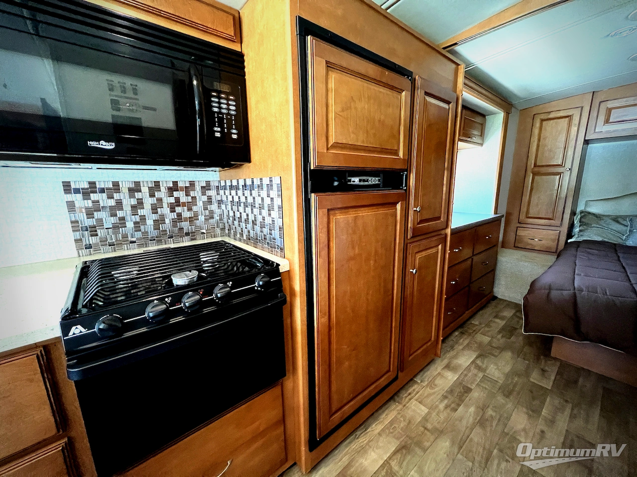 2018 Winnebago Sunstar LX 27N Photo 13