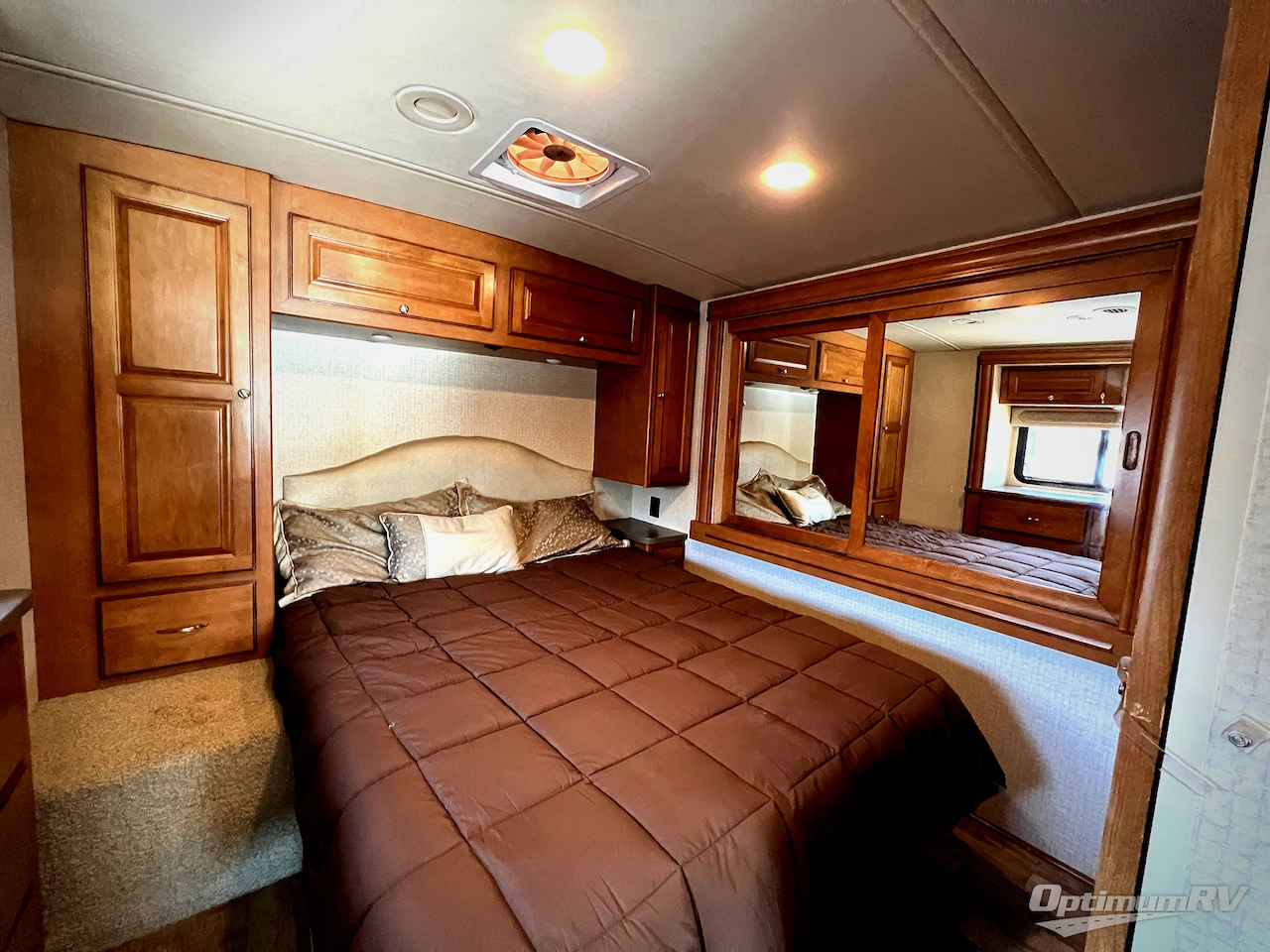 2018 Winnebago Sunstar LX 27N Photo 14