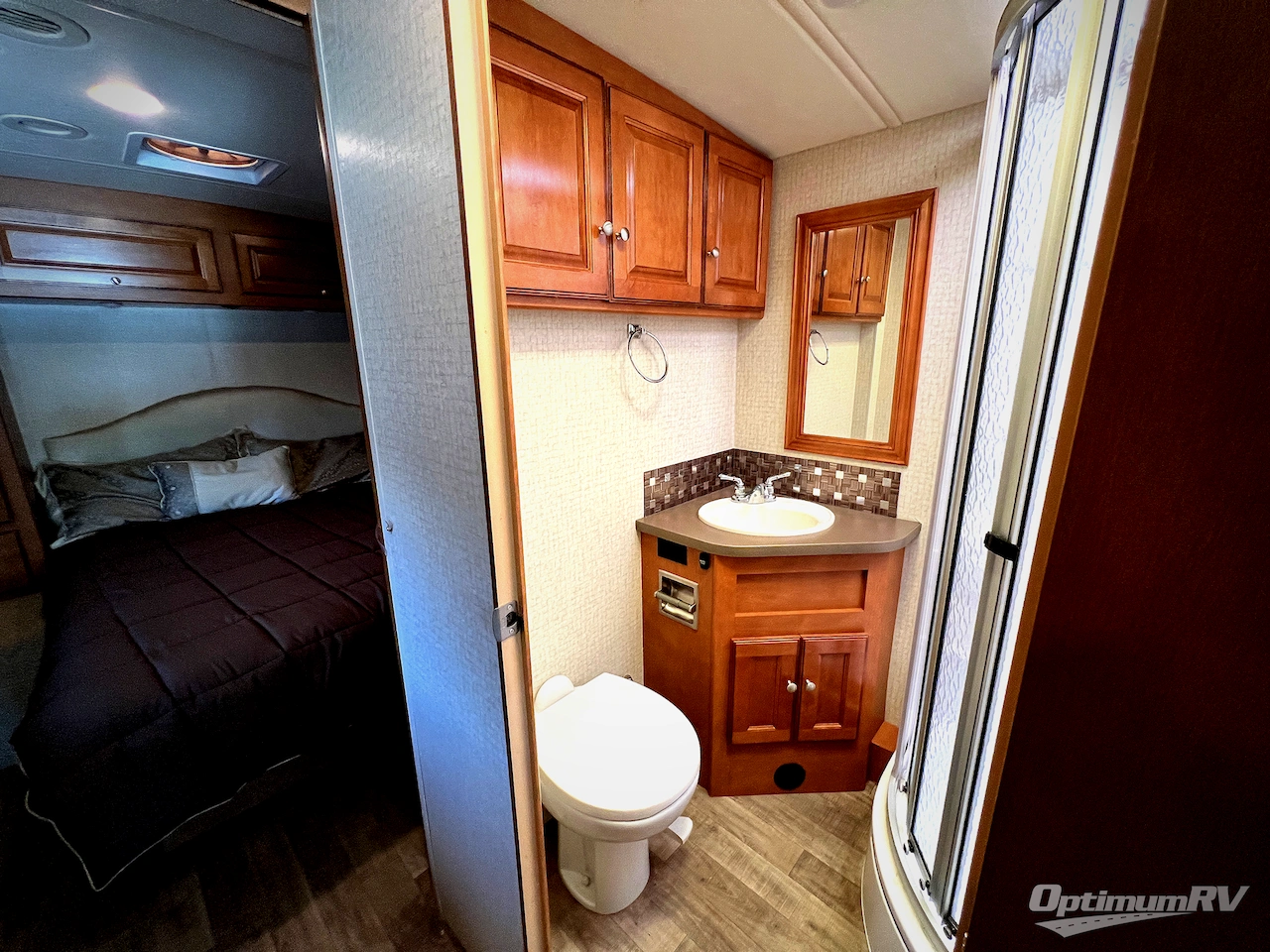 2018 Winnebago Sunstar LX 27N Photo 17
