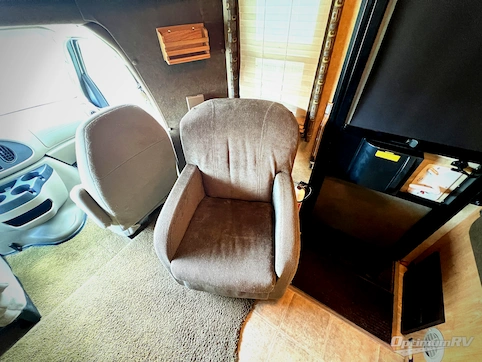 2008 Winnebago Aspect 26A RV Photo 3