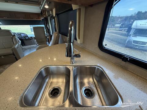 2016 Fleetwood Excursion 35B RV Photo 3