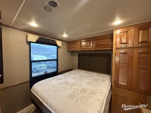 2016 Fleetwood Excursion 35B RV Photo 4