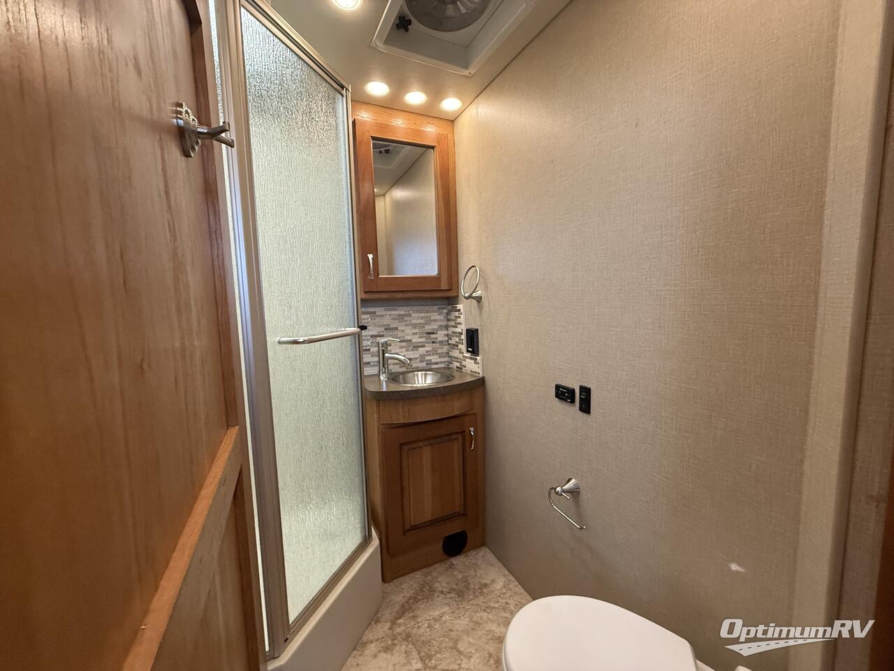 2016 Fleetwood Excursion 35B Photo 10