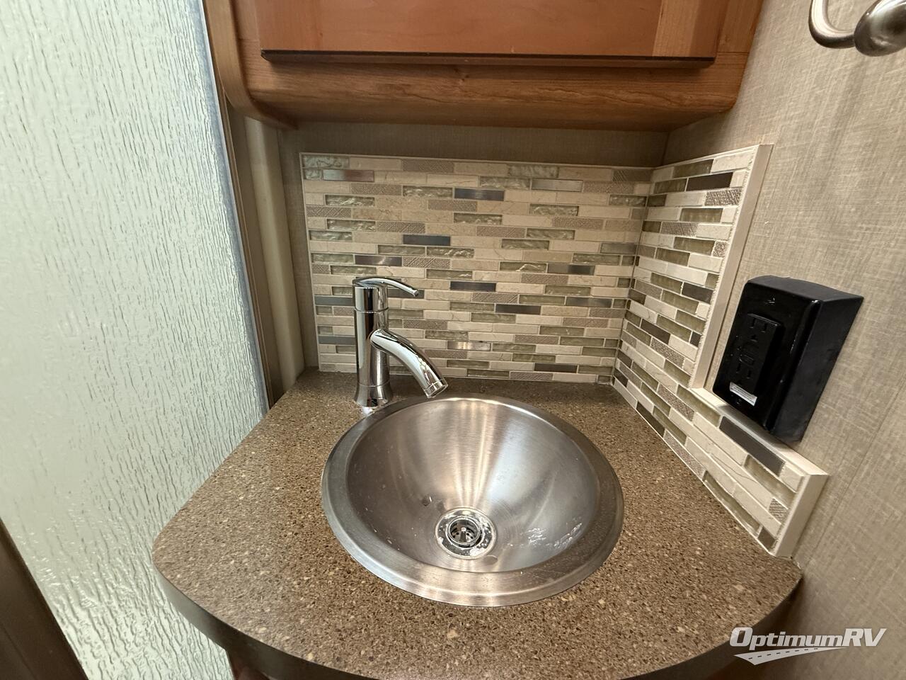 2016 Fleetwood Excursion 35B Photo 11