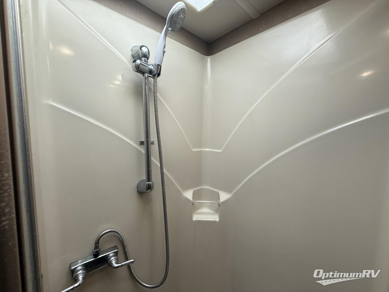 2016 Fleetwood Excursion 35B Photo 12