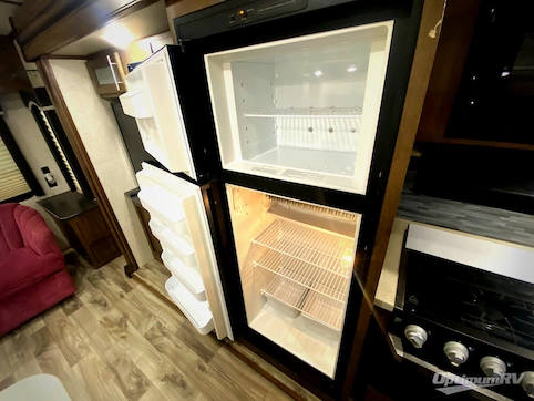 2020 Keystone Cougar Half-Ton 32RLI RV Photo 3
