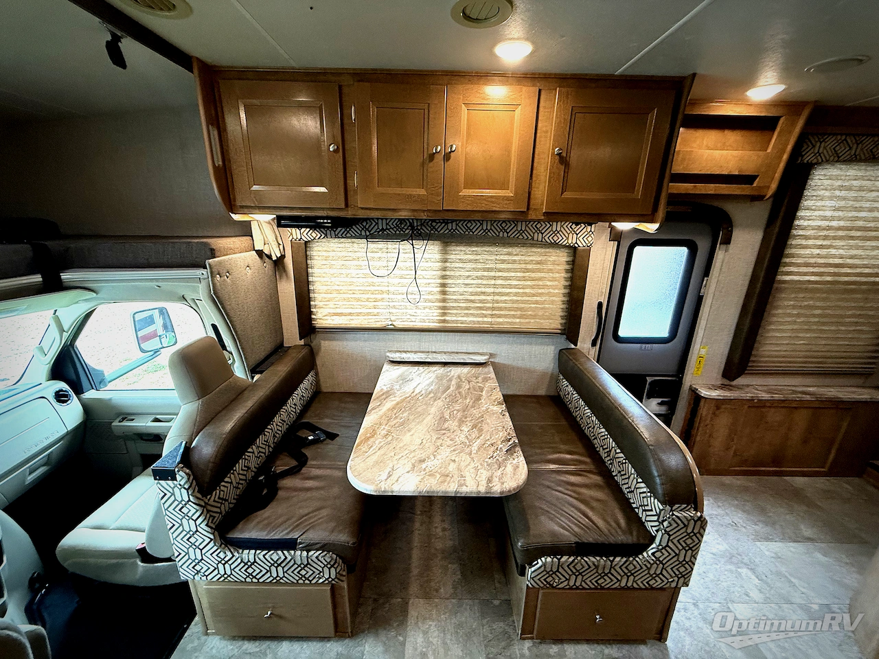 2020 Coachmen Leprechaun 317SA Photo 4