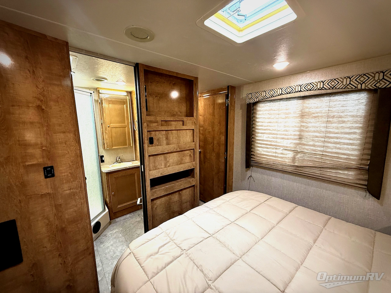 2020 Coachmen Leprechaun 317SA Photo 14