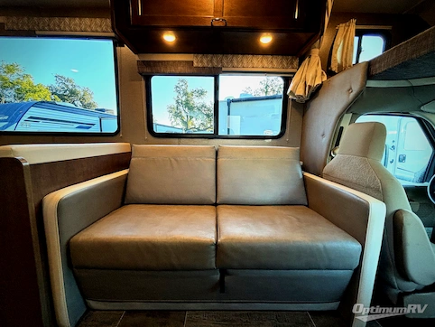 2019 Winnebago Outlook 25J RV Photo 3