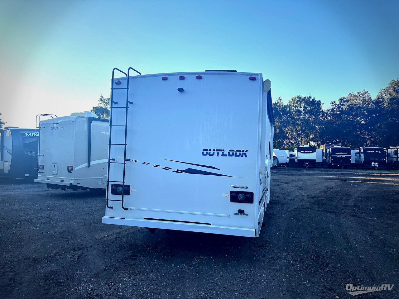 2019 Winnebago Outlook 25J Photo 2