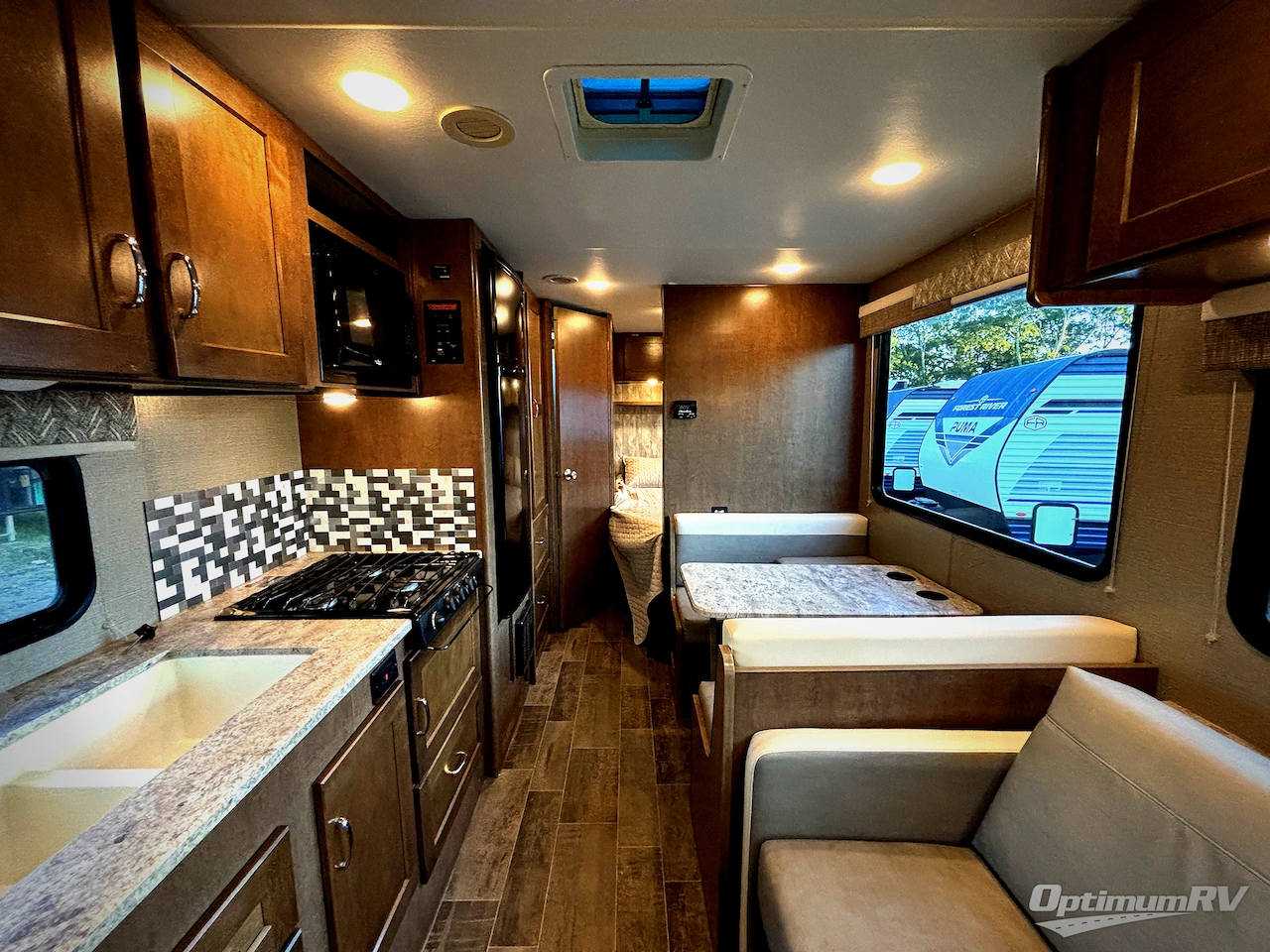 2019 Winnebago Outlook 25J Photo 4