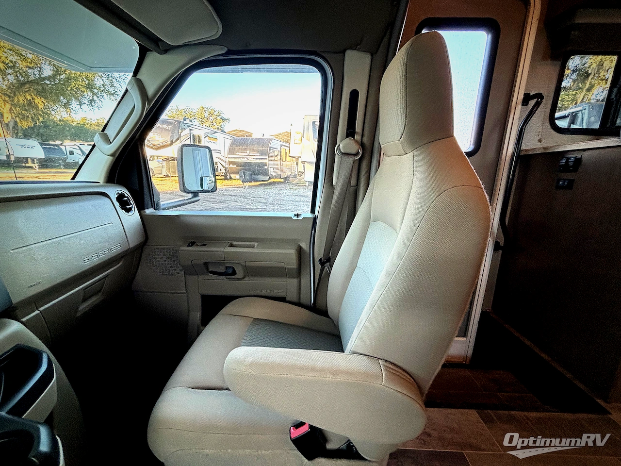 2019 Winnebago Outlook 25J Photo 8