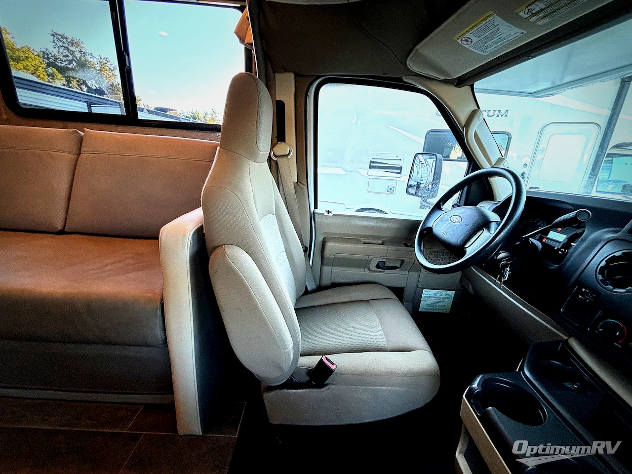 2019 Winnebago Outlook 25J Photo 9