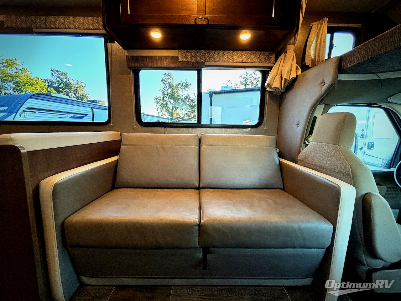 2019 Winnebago Outlook 25J Photo 11
