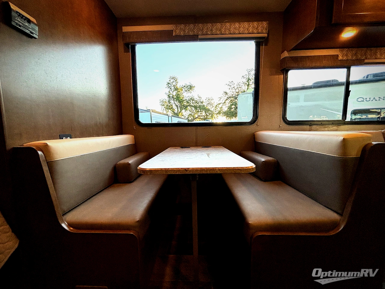 2019 Winnebago Outlook 25J Photo 12