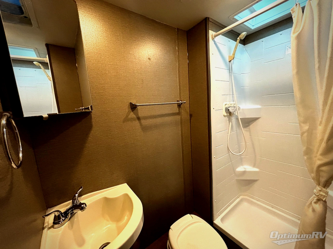 2019 Winnebago Outlook 25J Photo 14