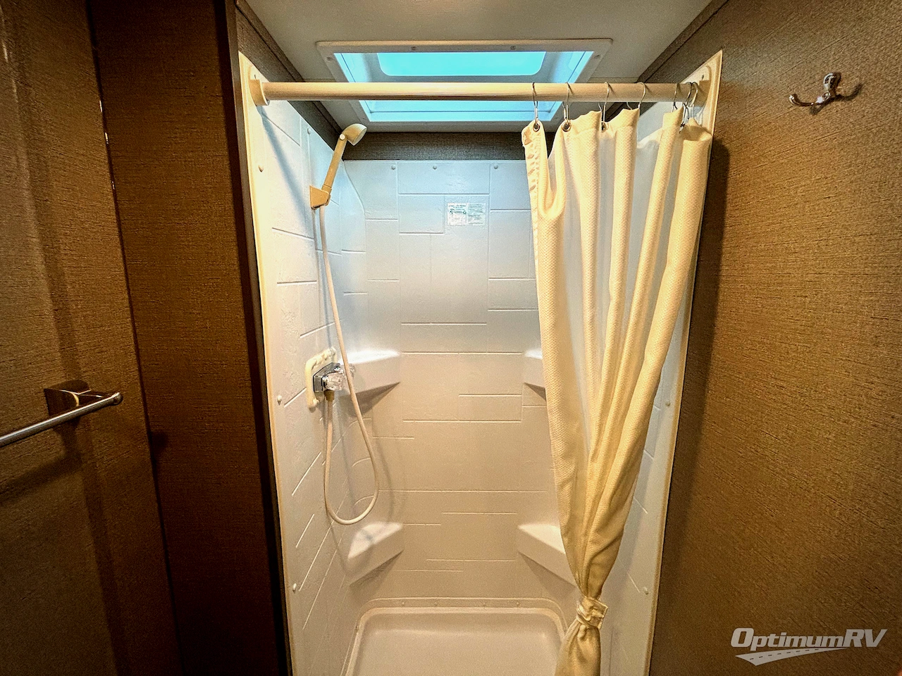 2019 Winnebago Outlook 25J Photo 15