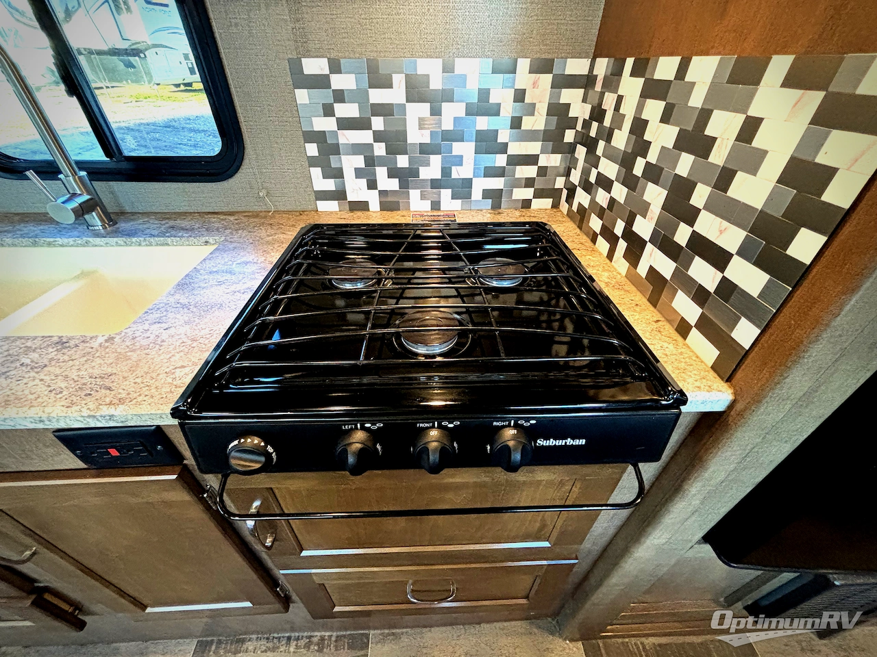 2019 Winnebago Outlook 25J Photo 18