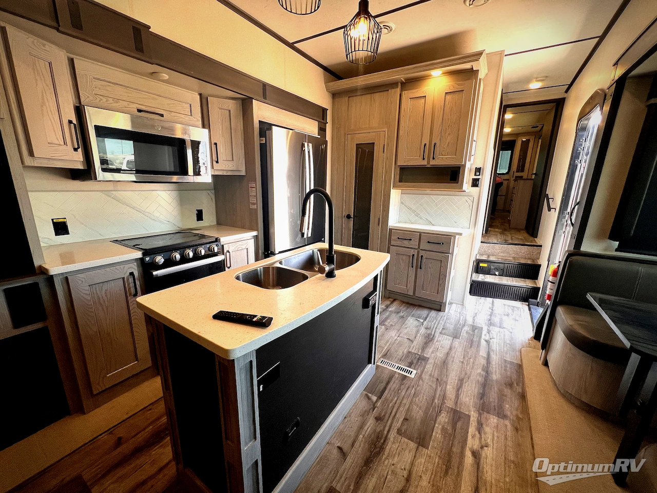 2022 Keystone Montana High Country 351BH Photo 5
