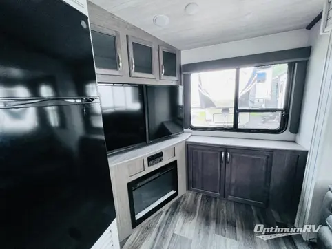 2020 Keystone Cougar Half-Ton 25RES RV Photo 2