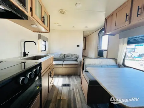 2022 Prime Time Avenger 26BK RV Photo 2