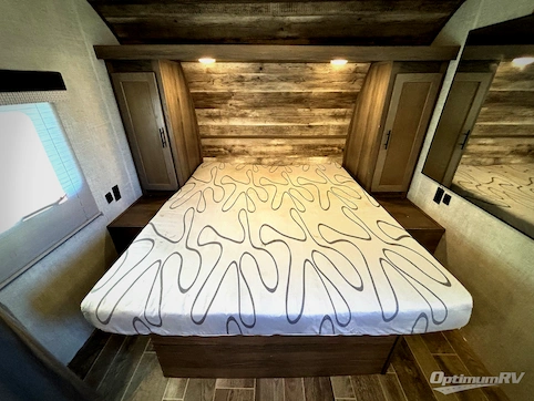 2022 Gulf Stream Kingsport Ultra Lite 248BH RV Photo 3