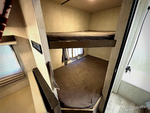 2022 Gulf Stream Kingsport Ultra Lite 248BH RV Photo 4