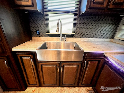 2019 Heartland Landmark 365 Concord RV Photo 3